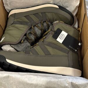 Sorel snow boots/ sneakers size 7